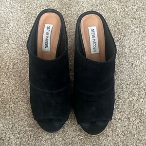 STEVE MADDEN BLACK SUEDE HEELS